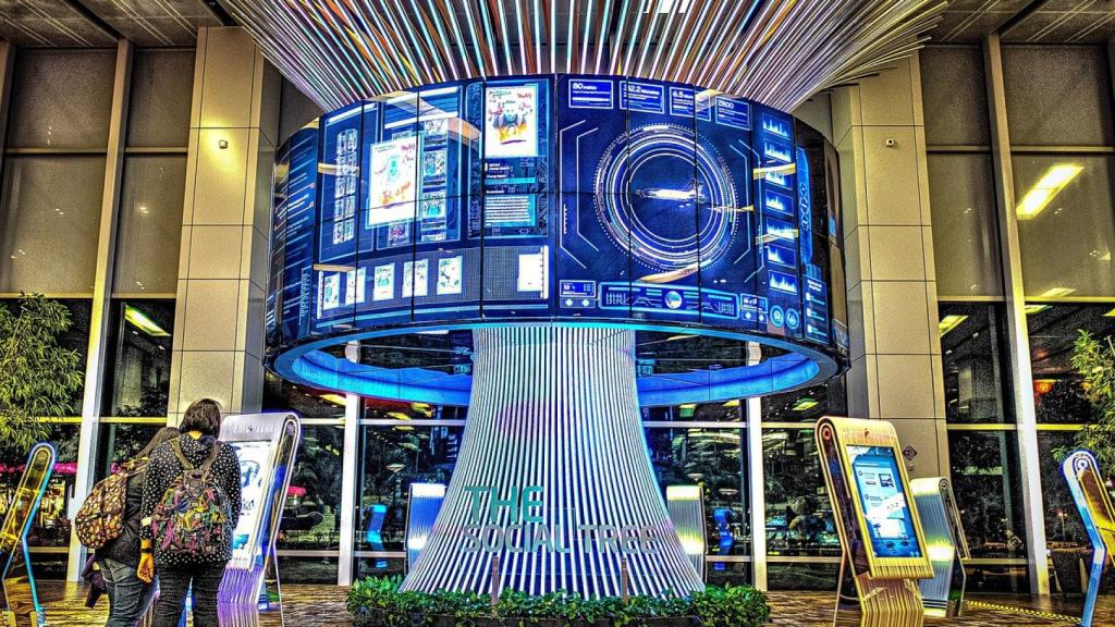 Interior del Aeropuerto Internacional de Singapur.