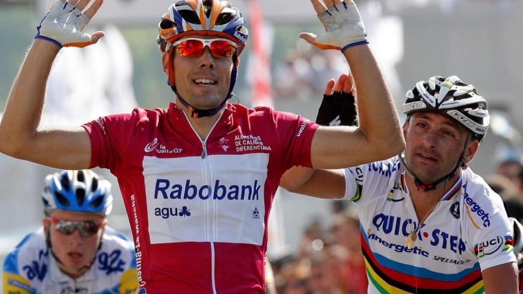 Óscar Freire, con Bettini a la derecha de la imagen.