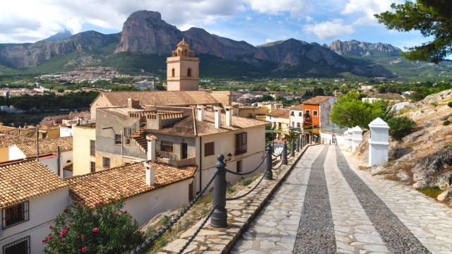 Las calles de Polop de la Marina.