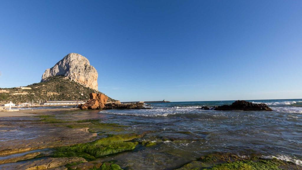 Playa del Cantal Roig en Calpe.
