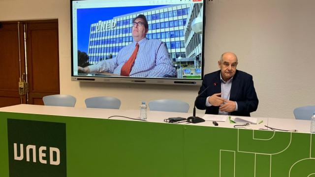 Presentación en UNED Zamora del curso titulado 'Inteligencia Artificial para el día a día'