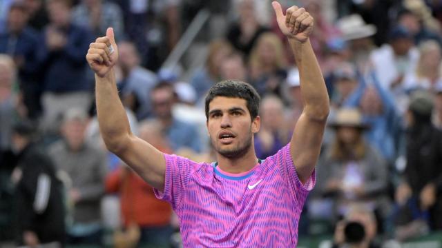 Carlos Alcaraz celebra su victoria frente a Zverev en Indian Wells.