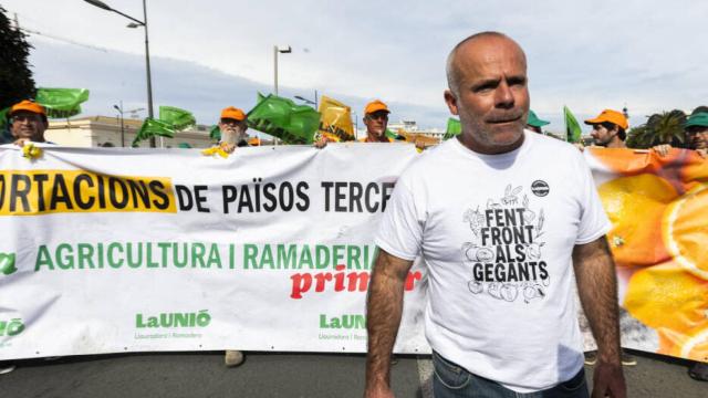 Carles Peris, en una marcha de agricultores valencianos en defensa de sus naranjas.