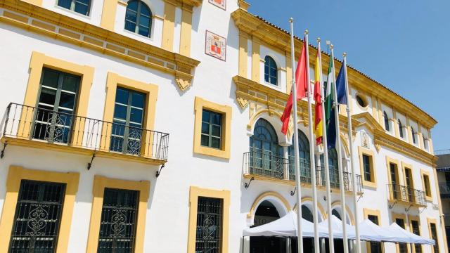 Fachada del Ayuntamiento de Dos Hermanas (Sevilla).