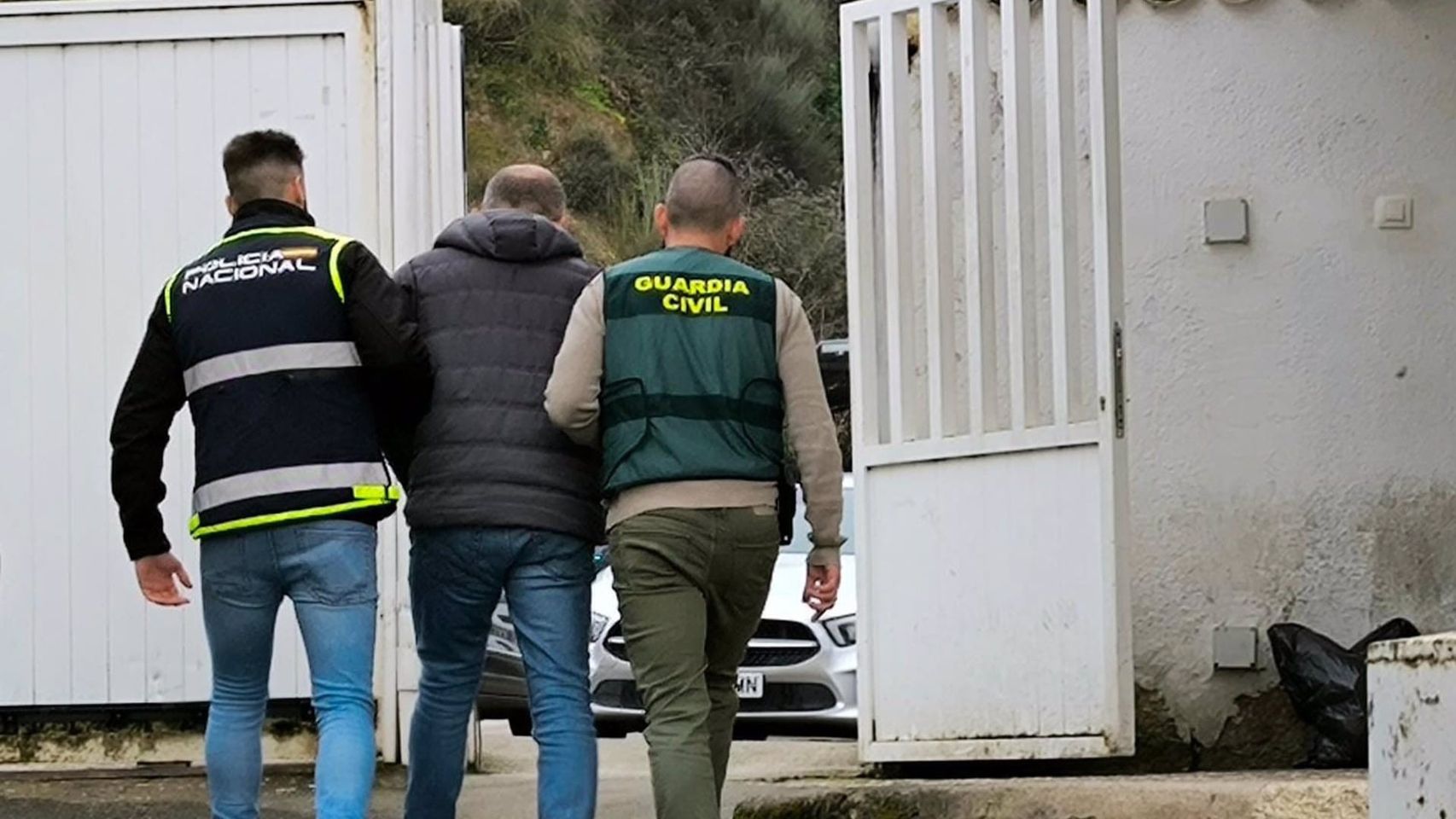 Detenido un vecino de Verín (Ourense) por una trama ilegal de tráfico de aves.