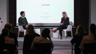 Javier García y Montse Guàrdia, en su exposición en el SHA Wellness Clinic.