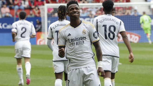 Vinicius celebra uno de sus goles ante Osasuna.