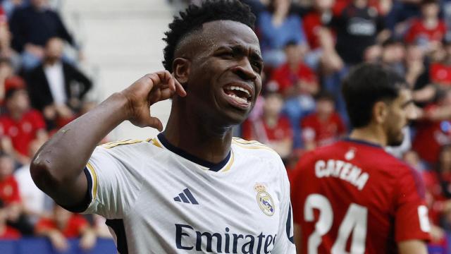 Vinicius celebra uno de sus goles ante Osasuna.