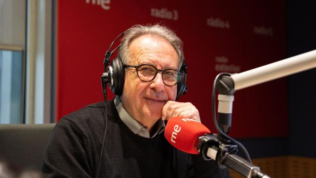 El periodista Josep Cuní, el viernes en los estudios de RNE en Barcelona.