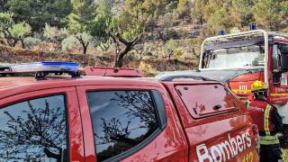 Las unidades desplegadas en la partida Turballos de Muro de Alcoy este domingo.
