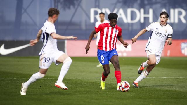 El Real Madrid Castilla y el Atlético B se reparten los puntos en un derbi con polémica