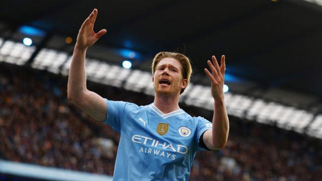 Kevin de Bruyne se lamenta durante un partido.