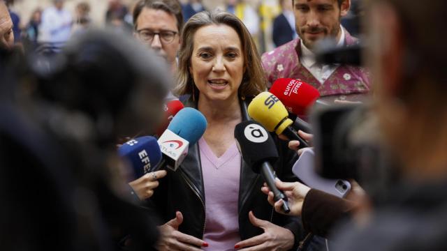 La secretaria general del PP, Cuca Gamarra, antes de asistir a la mascletà