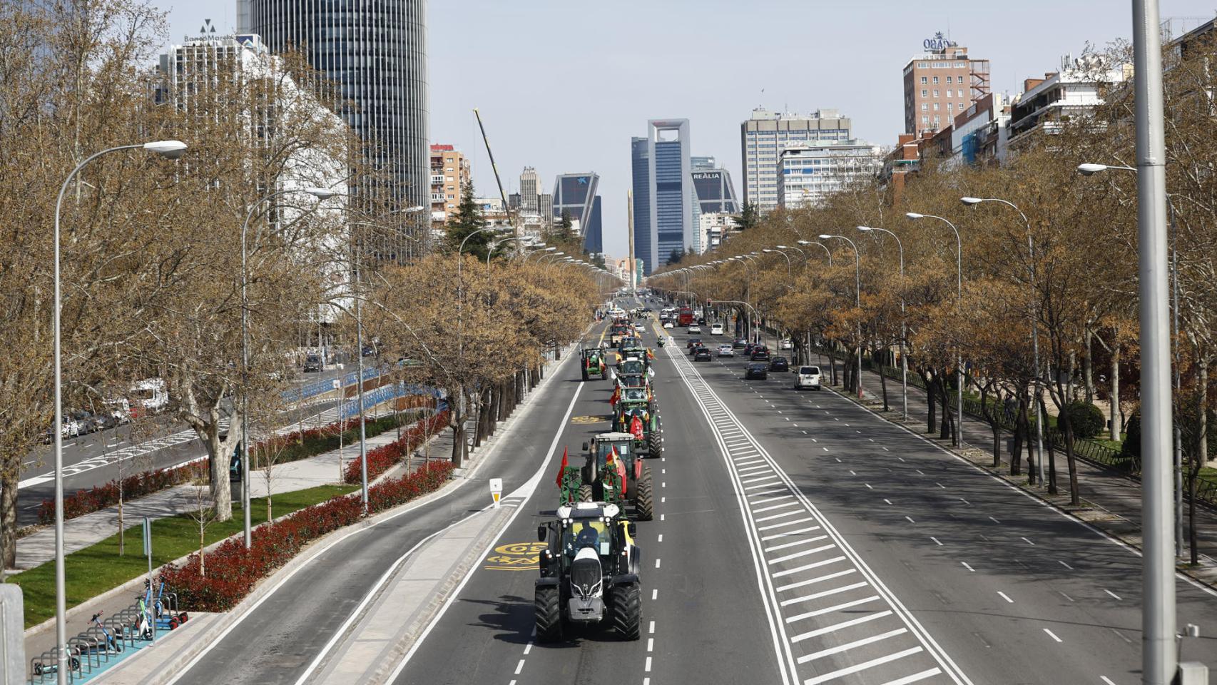 Cortes de tráfico en un centenar de calles de Madrid y 126 líneas de autobuses afectadas por la tractorada contra Sánchez
