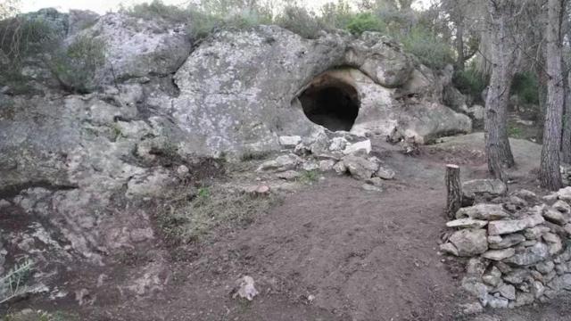 Entrada a la Cova Foradada, uno de los yacimientos analizados en el estudio.