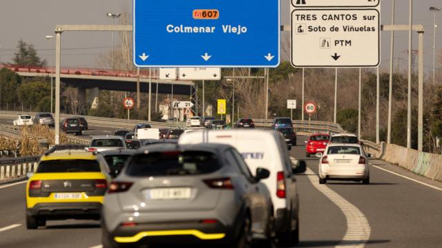 Varios coches circulan por la M-607 a la altura de Tres Cantos (Madrid).