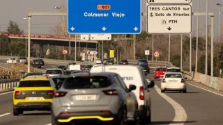 Varios coches circulan por la M-607 a la altura de Tres Cantos (Madrid).