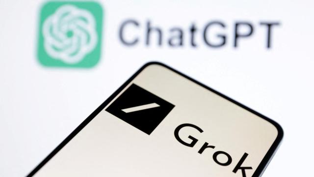 Grok de xAI frente a ChatGPT de OpenAI