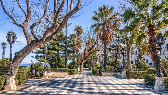 El paseo de Carlos III de Cádiz (Andalucía).