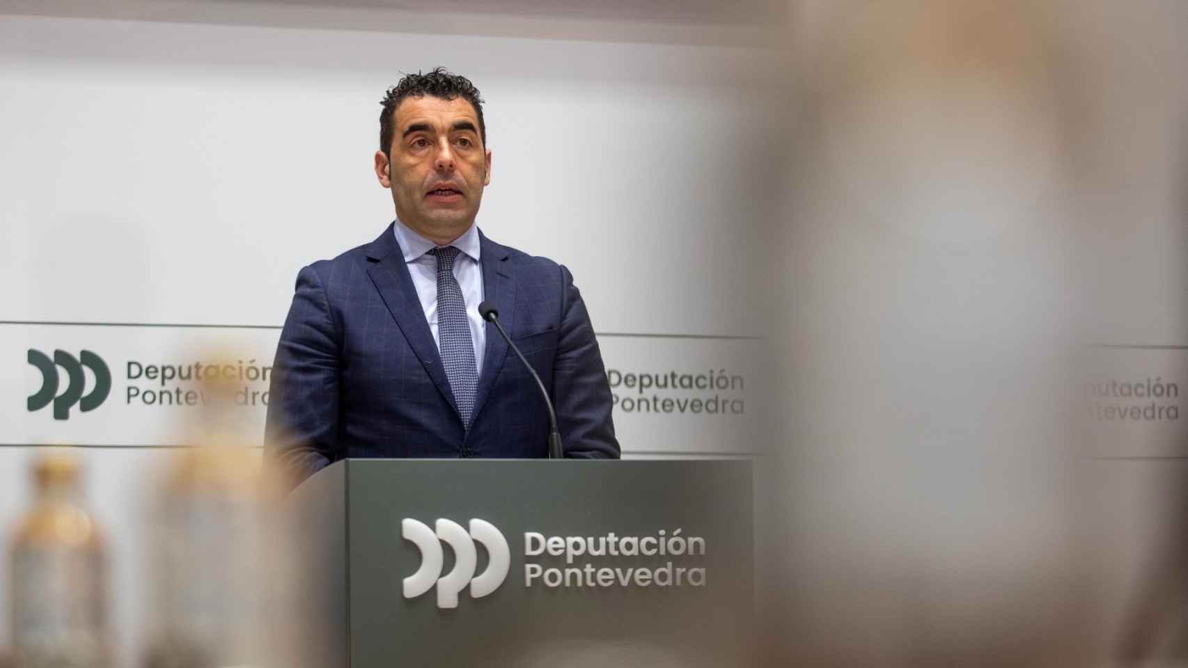 Luis López.