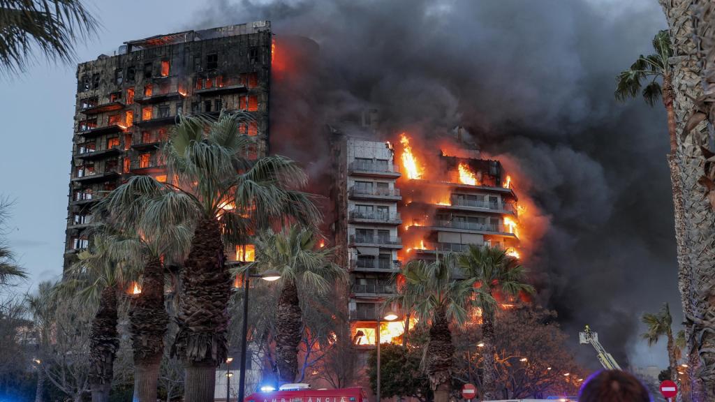 Vista del incendio de Campanar.