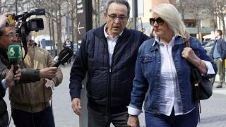 El ex vicepresidente del Comité Técnico de Árbitros (CTA) José María Enríquez Negreira (i) a su llegada a la Ciudad de la Justicia de Barcelona.