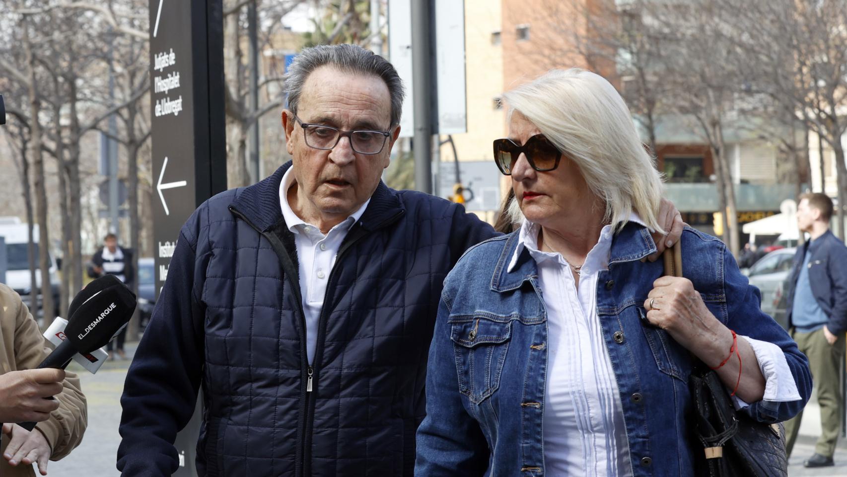 El exvicepresidente del Comité Técnico de Árbitros (CTA) José María Enríquez Negreira (i) a su llegada a la Ciudad de la Justicia de Barcelona.