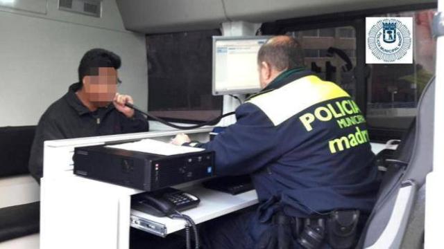 Un control de alcoholemia de la Policía Municipal de Madrid, en una imagen de archivo./