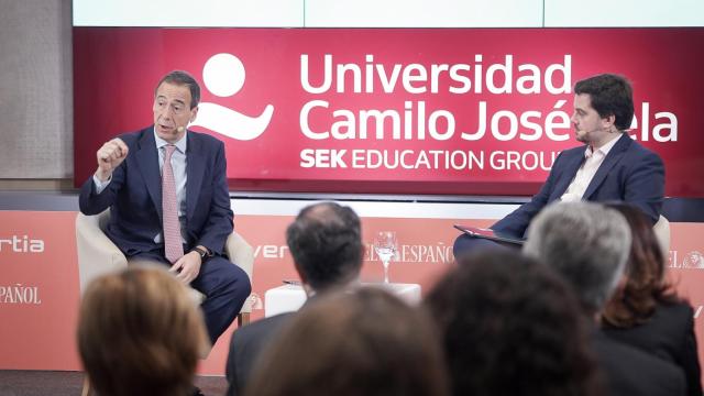 Gonzalo Gortázar, CEO de CaixaBank, durante el IV Observatorio de las Finanzas de EL ESPAÑOL e Invertia.