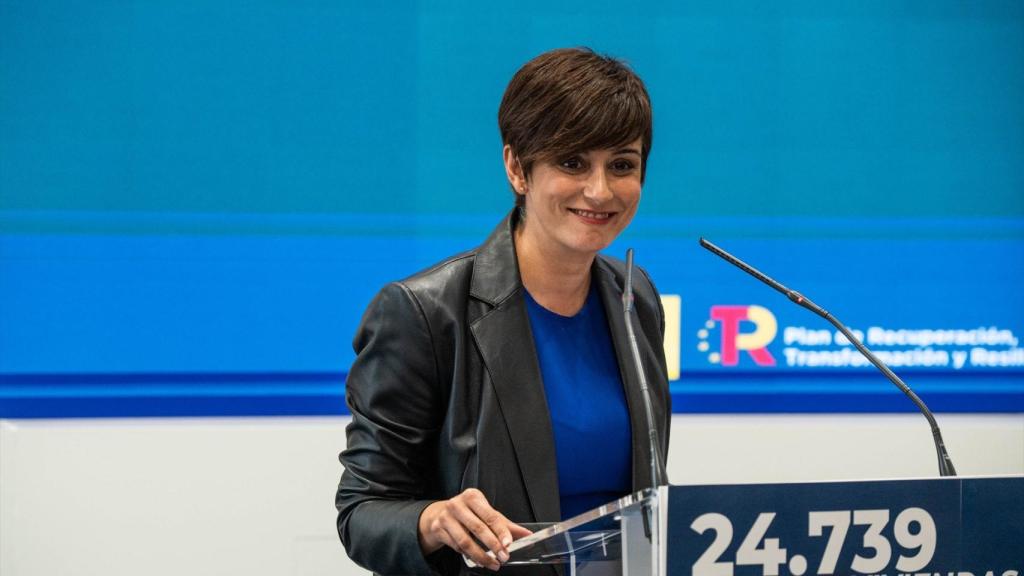 La ministra de Vivienda y Agenda Urbana, Isabel Rodríguez, interviene durante la firma de 44 acuerdos con diez comunidades autónomas para la rehabilitación y construcción de vivienda asequible