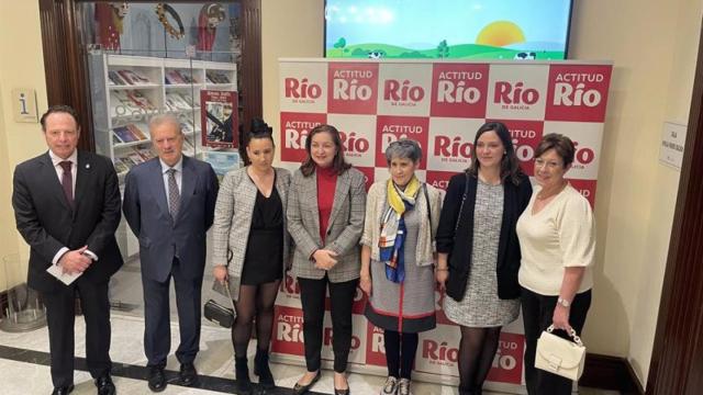 Carmen Lence, Manuel Campo Vidal y los participantes en el II Foro de Activistas por un futuro rural.