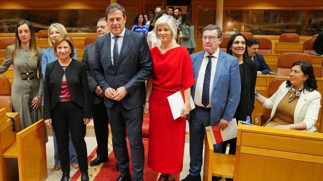 El líder del PSdeG, José Ramón Gómez Besteiro y los diputados del PSdeG.