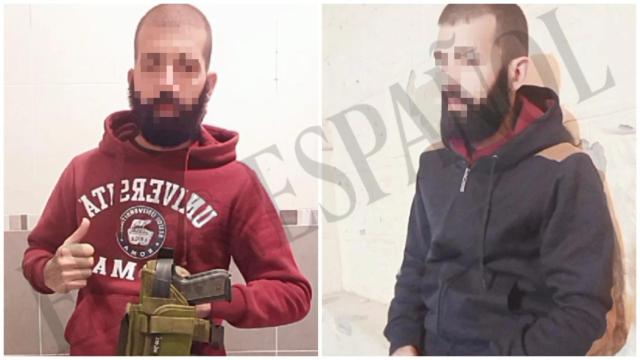 Cristopher, en dos imágenes recientes, posando en una de ellas con un arma.