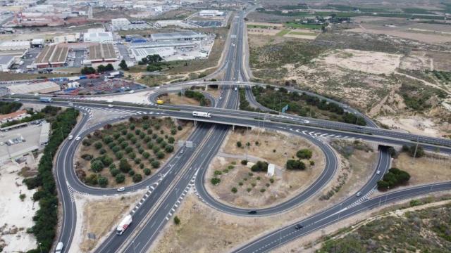 Vista aérea de las carreteras en Alicante en las que Transportes invertirá 22 millones para su conexión.