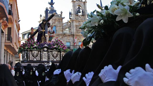 Uno de los pasos de la procesión de Semana Santa en Astorga