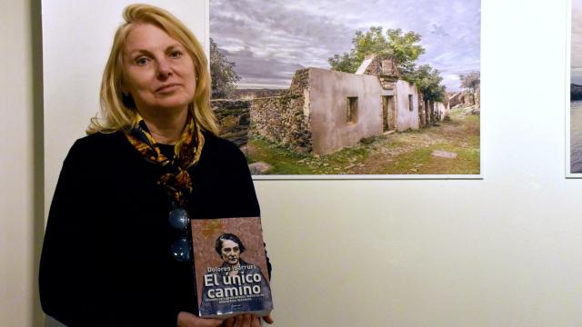 Lola Ruiz Ibárruri presentando la biografía 'Dolores Ibárruri. El único camino'