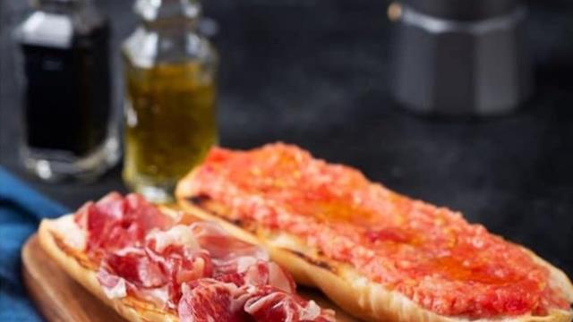 El desayuno español típico puede ser demasiado bajo en fibra. Freepik.