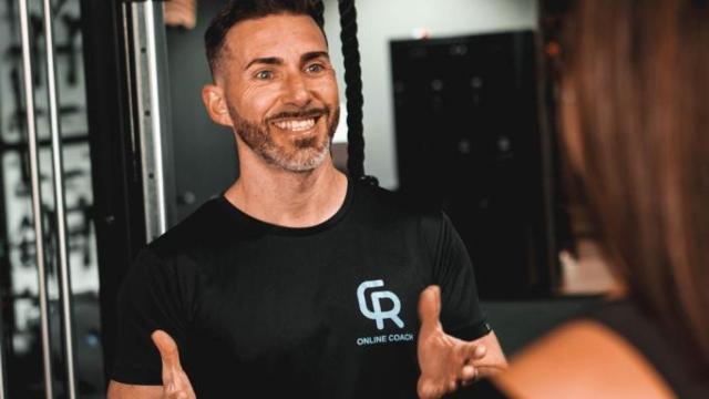 Adiós a los 10.000 pasos diarios: el sencillo ejercicio que los puede sustituir según el entrenador Carlos Ruiz