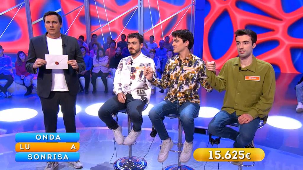 Los Mozos de Arousa y Ion Aramendi en 'Reacción en cadena' este lunes.