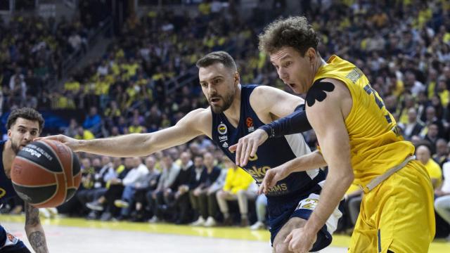Un lance del encuentro entre el Fenerbahce y el Barça de Basket.