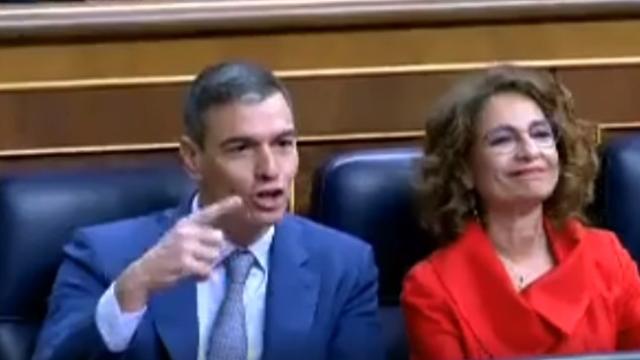 Sánchez, en el momento en el que advierte a Feijóo de que hay más cosas contra su mujer, este miércoles.