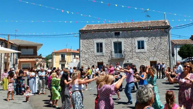 Una fiesta en el municipio donde alquilan el bar.