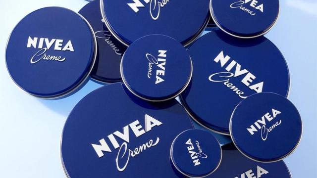 Estos son todos los usos que tiene la Nivea de lata azul que tenemos en casa: muchos no los conoces