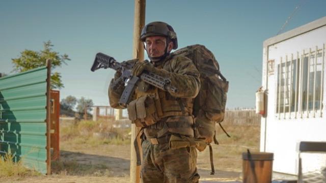 Miguel Ortiz, alias 'el Abuelo', durante el curso de entrenamiento para el combate en Ucrania en Binéfar (Huesca), el pasado septiembre.