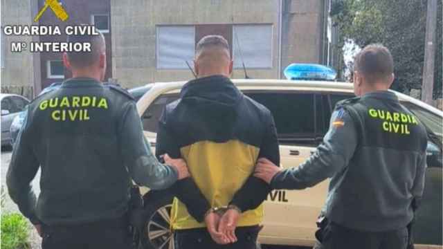 Joven detenido en O Grove (Pontevedra) por un delito de estafa.