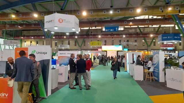 Asistentes al foro europeo Transfiere 2024 en el Palacio de Ferias y Congresos de Málaga.