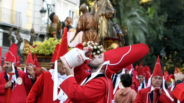 Procesión del Miércoles Santo en Murcia. Típico botijo huertano.