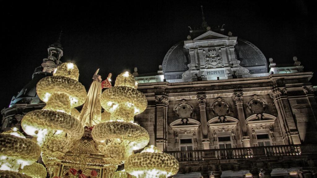 Procesiones de la Semana Santa de Cartagena y su Ayuntamiento.