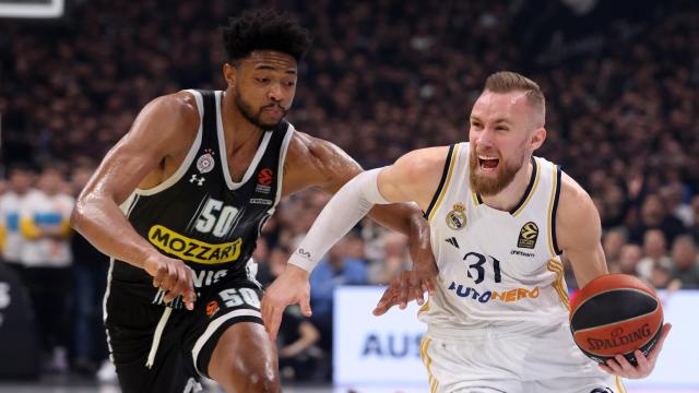 Hezonja se lleva la bola en el partido ante el Partizán.