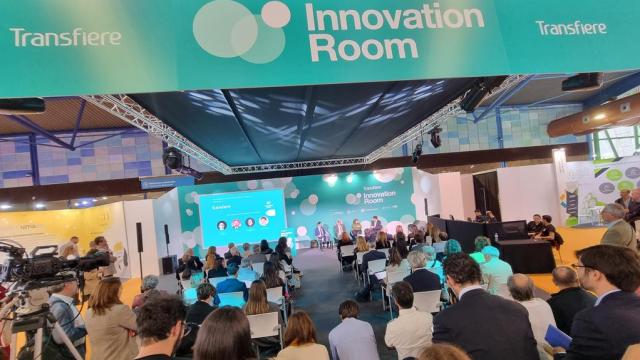 Numeroso público en una de las mesas redondas celebradas en el marco del foro europeo Transfiere 2024.